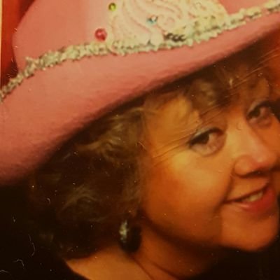 Profile Picture of Beverley Sinclair (@BeverleySincla3) on Twitter