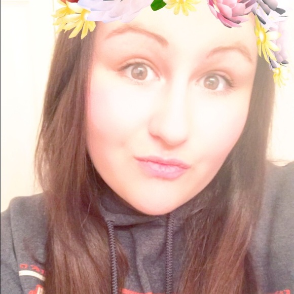 Profile Picture of Michaela Jester (@michaelajester) on Poshmark