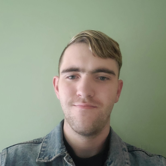 Profile Picture of Alex Mazella (@alexmazella) on Poshmark