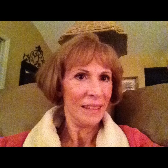 Profile Picture of Louise Goehring (@chick1127) on Poshmark