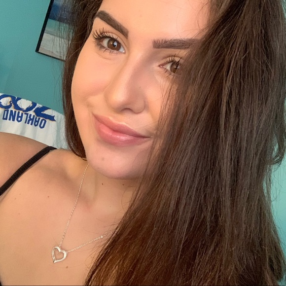 Profile Picture of Heide Wortman (@heidewortman) on Poshmark