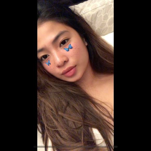 Profile Picture of Nicöle Calümpit (@nikai_5) on Poshmark