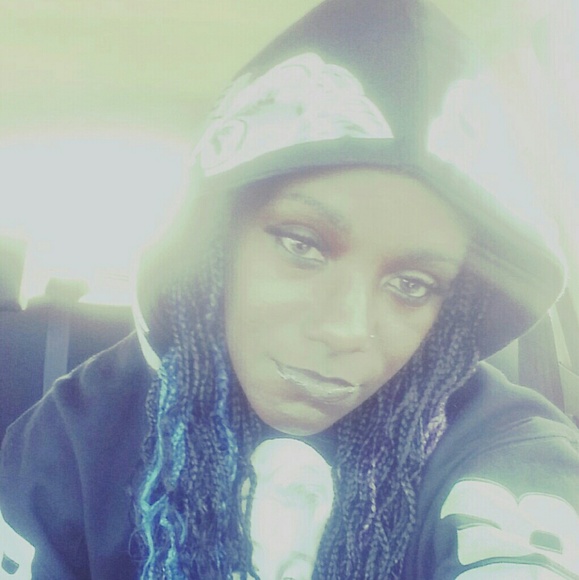 Profile Picture of Kimberly Mcwilliams (@kemberly123) on Poshmark