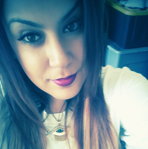 Profile Picture of Zahia Mourad (@zmourad20) on Poshmark