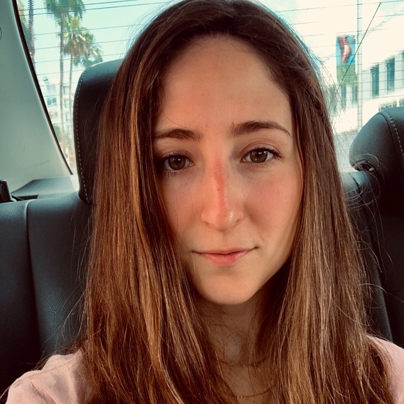 Profile Picture of Rosie Lipskier (@roselip17) on Poshmark