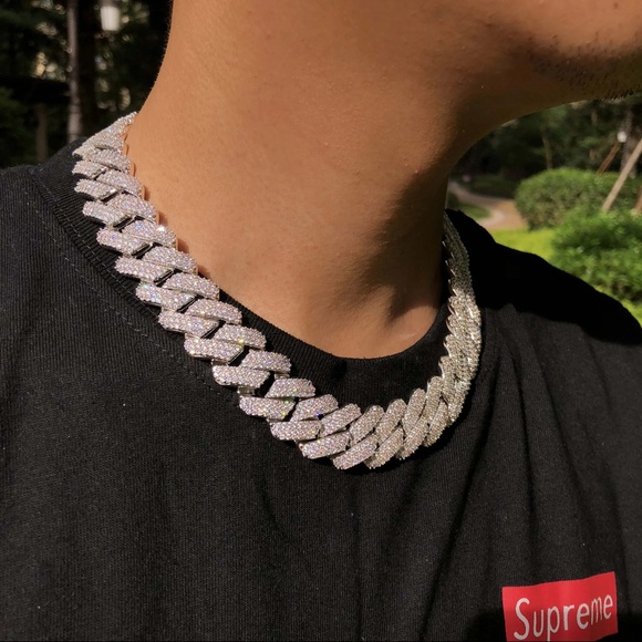 Profile Picture of Martin Nabejar (@martinquezadas) on Poshmark