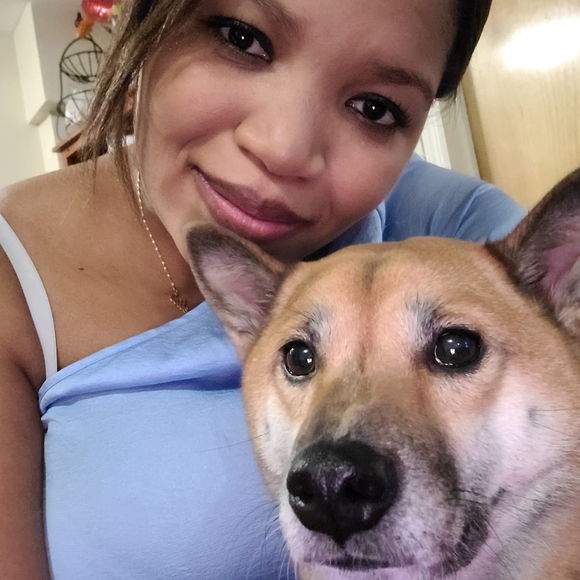 Profile Picture of Amelia Ruiz (@ame0763) on Poshmark