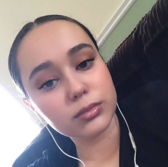 Profile Picture of Julia Fratarcangeli (@jfratarcangeli) on Poshmark