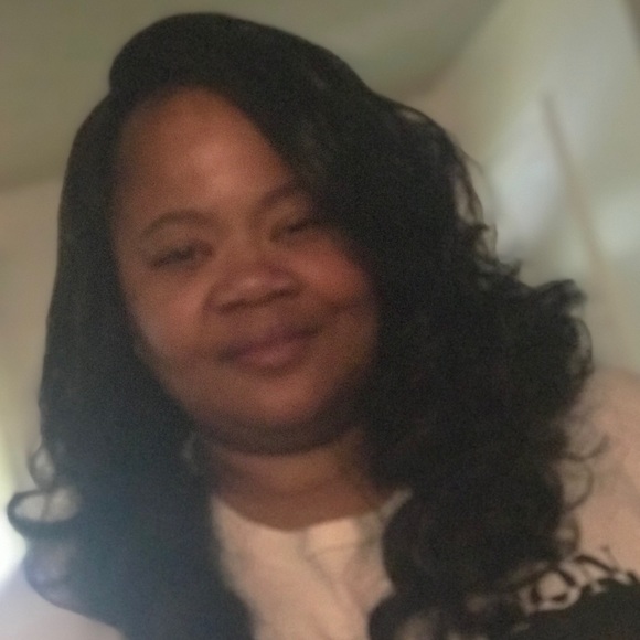 Profile Picture of Khandee Mcleese (@khandee1118) on Poshmark