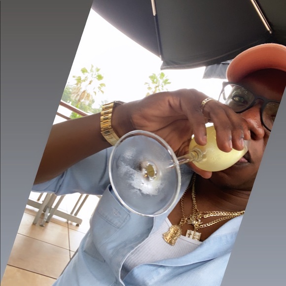 Profile Picture of Sellan Gumbs (@sellangumbs) on Poshmark
