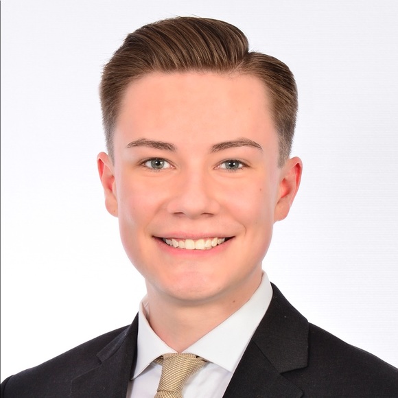 Profile Picture of Garrett Vonderheide (@garrettvon) on Poshmark