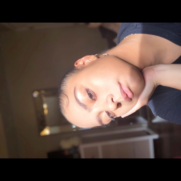 Profile Picture of Amanda Baerga (@aviriel99) on Poshmark
