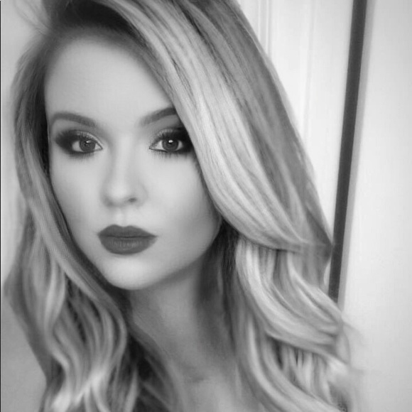 Profile Picture of Heather Sinclair (@ladypop) on Poshmark