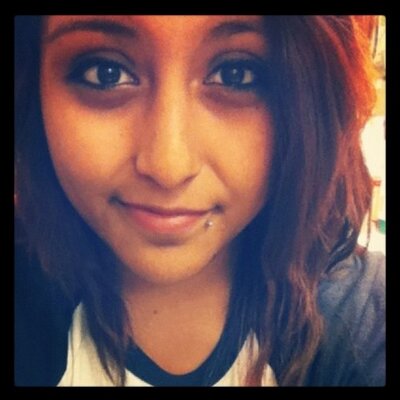 Profile Picture of Julia Esparza (@julia_ptv) on Twitter