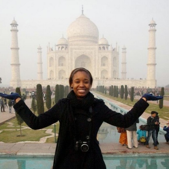 Profile Picture of Francisca Moliere (@fmoliere) on Poshmark