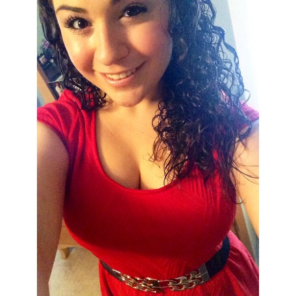 Profile Picture of Sabrina Bonaiuto (@sabrinab1423) on Poshmark