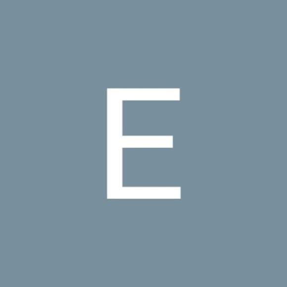 Profile Picture of Ellbell Hakaj (@elifoxhakaj) on Poshmark