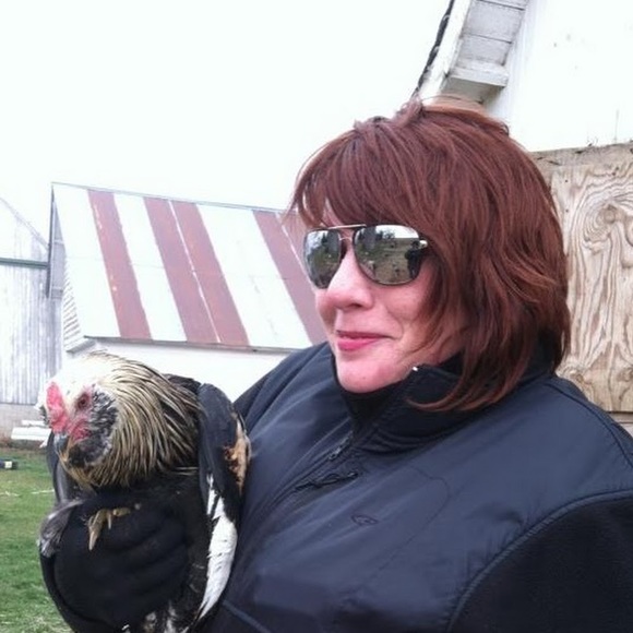 Profile Picture of Gina Berardo (@goodhygina) on Poshmark