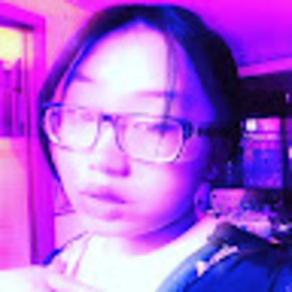 Profile Picture of Wendy Yang (@dedeyang08) on Poshmark