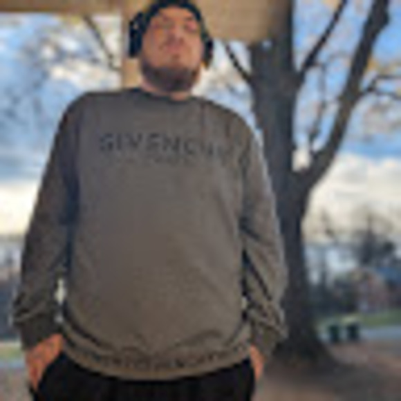 Profile Picture of Paul Martin (@paulmartin690) on Poshmark