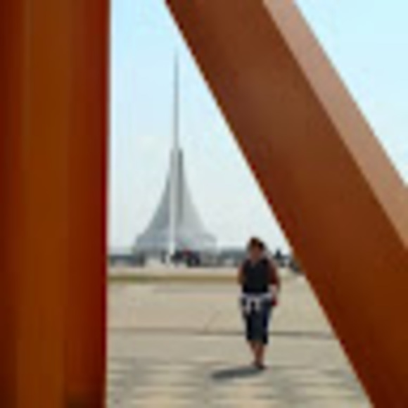 Profile Picture of Karen Mollica (@karenveale) on Poshmark