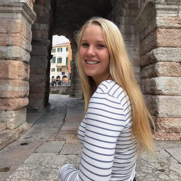 Profile Picture of Lisa Bertholdt (@lisabertholdt) on Poshmark