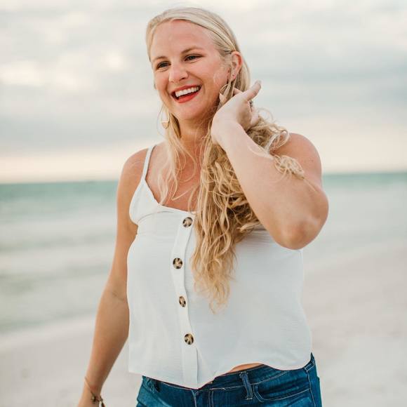 Profile Picture of Amelia Coyle (@ameliac27) on Poshmark
