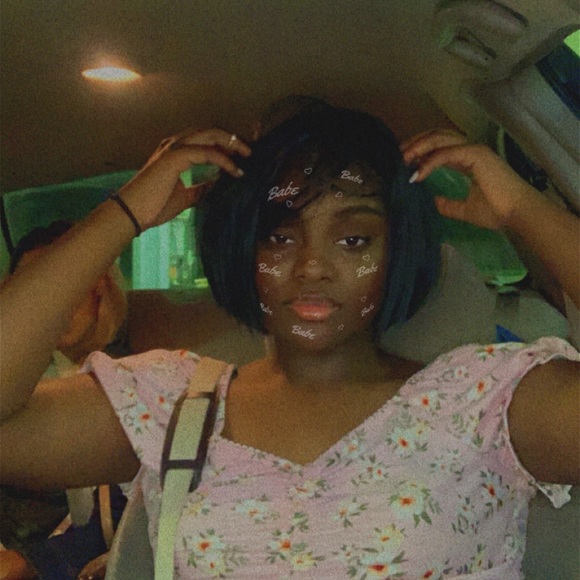 Profile Picture of Gabrielle Moore (@gmmoore352825) on Poshmark