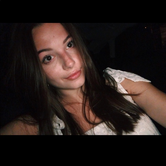 Profile Picture of Mackenzie Gizzie (@mackenziegizzie) on Poshmark