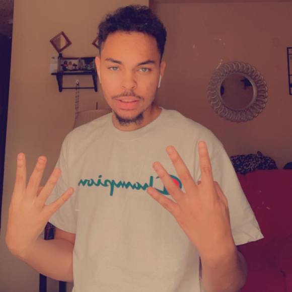 Profile Picture of Marcus Oldenburg (@marcusoldenb912) on Poshmark