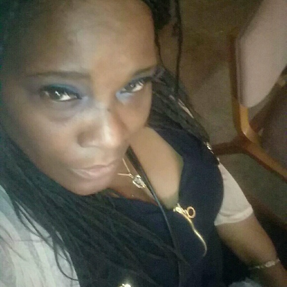 Profile Picture of Anastasia Sharp (@rocknnanny6466) on Poshmark