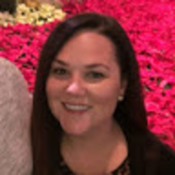 Profile Picture of Kim Cramer (@cramer1231) on Poshmark