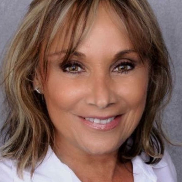 Profile Picture of Kim Pastore (@kimpastore) on Poshmark