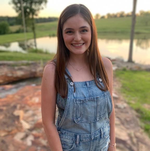 Profile Picture of Anna Krummen (@annakrummen) on Poshmark