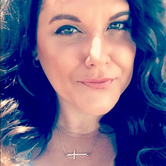 Profile Picture of Keri Bohlken (@_keribee) on Poshmark