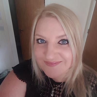 Profile Picture of Lisa (@lisaathey) on Twitter