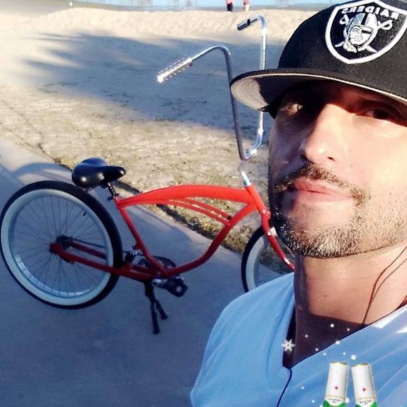 Profile Picture of James Copeland (@jamescopelan356) on Poshmark