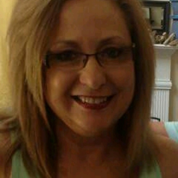 Profile Picture of Denise Gates (@codgates) on Poshmark