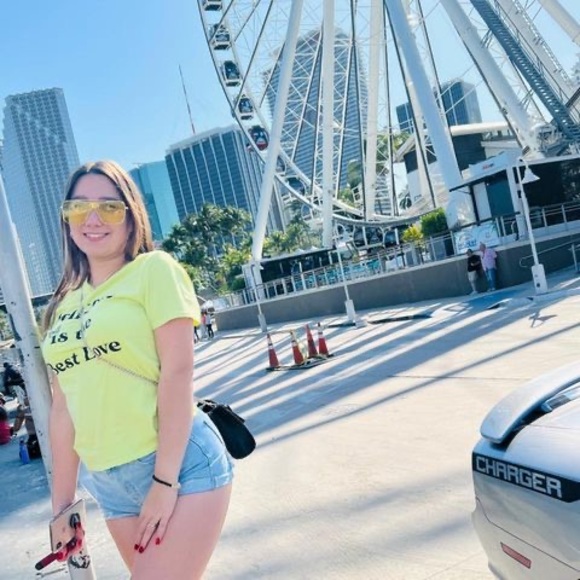 Profile Picture of Laura Buchillon (@laurabuchillon) on Poshmark