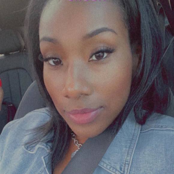 Profile Picture of Domonique Barlow (@domoniqueenb) on Poshmark