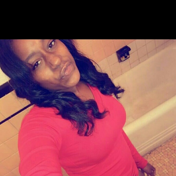 Shavonne Walker - Poshmark Profile Picture of Shavonne Walker (@weirdgirlshay) on Poshmark