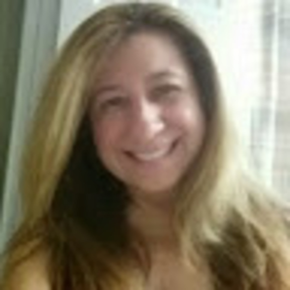 Profile Picture of Ana Matulich (@ana_matulich) on Poshmark