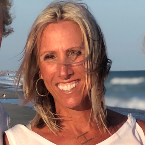 Profile Picture of Heather Hyland (@hylandheather) on Poshmark