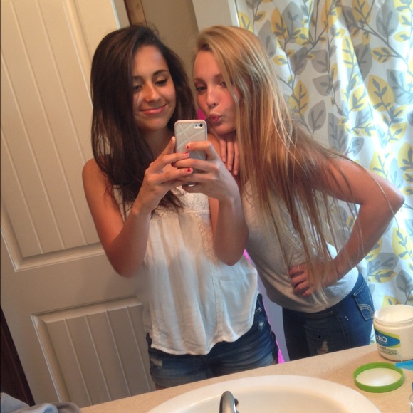 Profile Picture of Gabi Weichelt (@gabiweichelt) on Poshmark