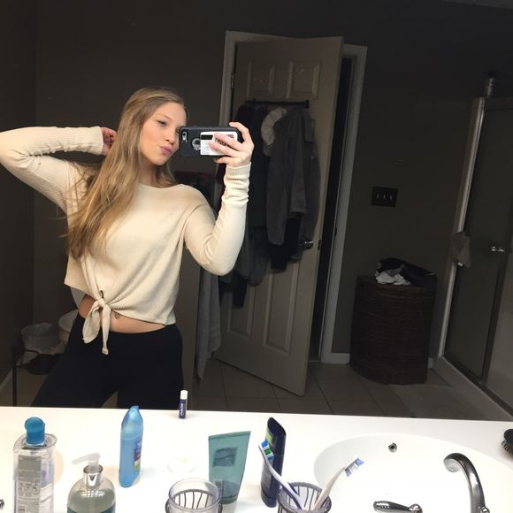 Alyssa Hawksworth - Poshmark Profile Picture of Alyssa Hawksworth (@alyssahawks8) on Poshmark