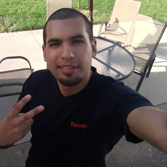 Profile Picture of Carlos Pelayo (@charlie0927) on Poshmark