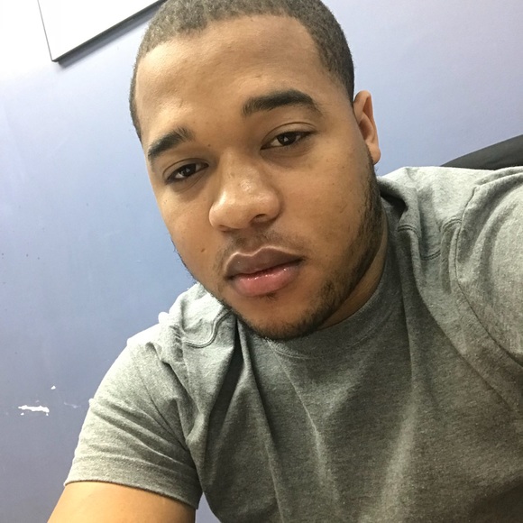 Profile Picture of Joelki Argonez (@joelky08) on Poshmark