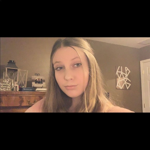 Profile Picture of Rylee Chrone (@ryleechrone) on Poshmark