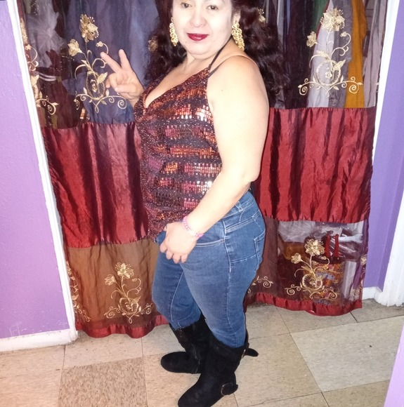 Profile Picture of Eloisa Estrada (@eloisamalpica) on Poshmark