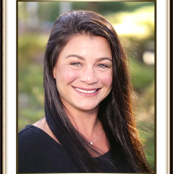 Profile Picture of Tara Huyghe (@jtnhuy) on Poshmark